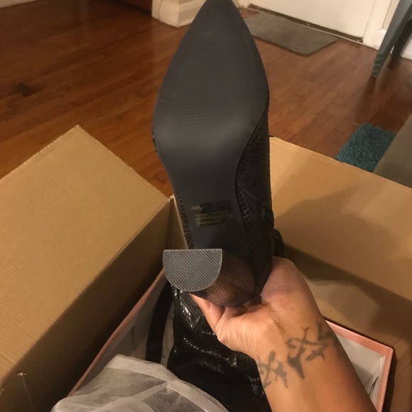 Black Thigh high boots with belt attached - Picture 3 of 8